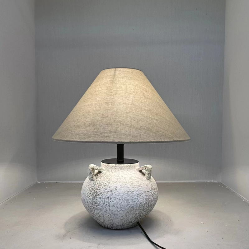 Rustic Ceramic Table Lamp: Retro Charm with Linen Shade
