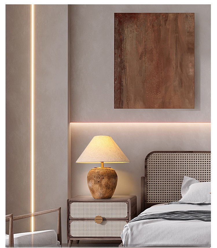 Vintage Ceramic Table Lamp with E26 Socket: Rustic Charm for Cozy Interiors