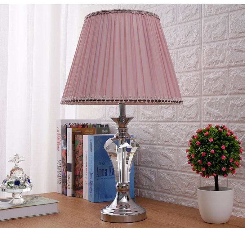 Elegant Crystal - Column Table Lamp: Artistic Light - Shadow Ambiance for Home Decor