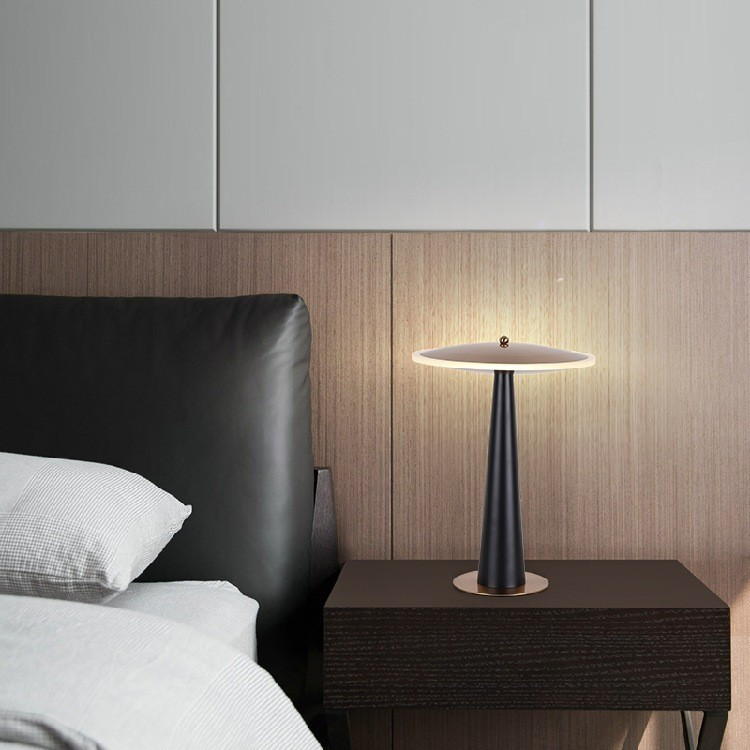 Light Luxury and Elegance: Modern Table Lamp with Aluminum and Acrylic Combination