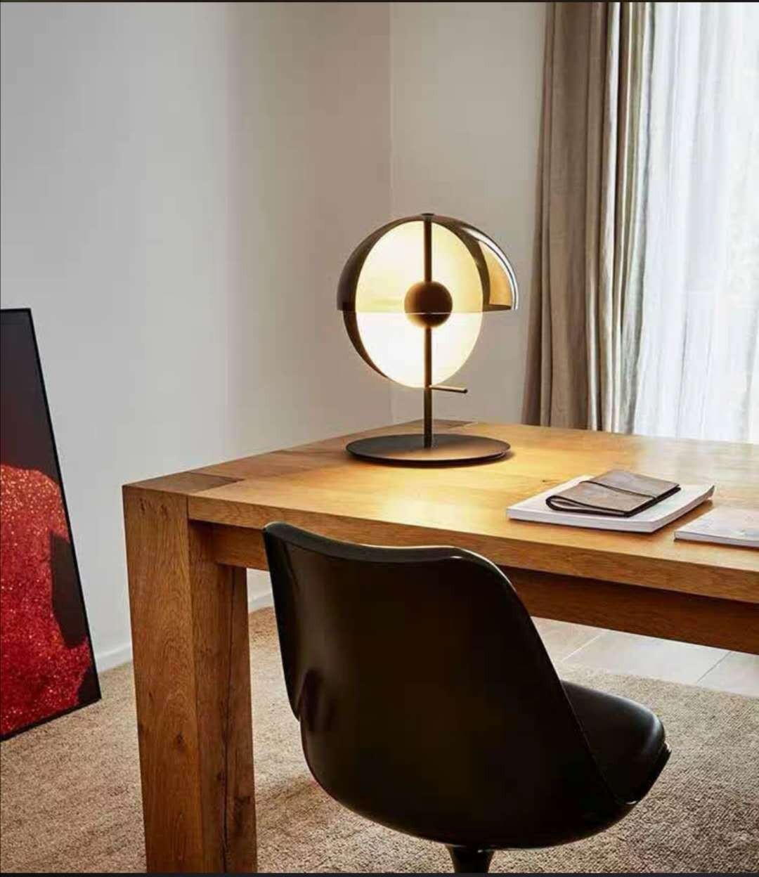 Mid - Century Modern Glass & Metal Table Lamp: Artistic Design for Sophisticated Home Spaces