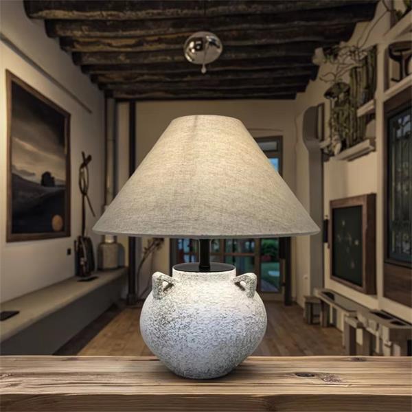 Rustic Ceramic Table Lamp: Retro Charm with Linen Shade