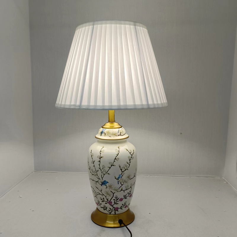 Oriental Floral Ceramic Table Lamp: Timeless Elegance for Sophisticated Interiors