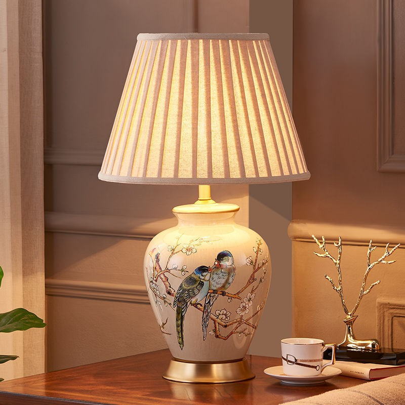 Oriental Elegance: Ceramic Table Lamp with Golden Metal Base and Linen Shade