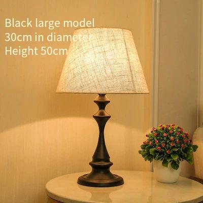 English: Vintage-Inspired Table Lamp with Linen Shade - Timeless Elegance for Your Home