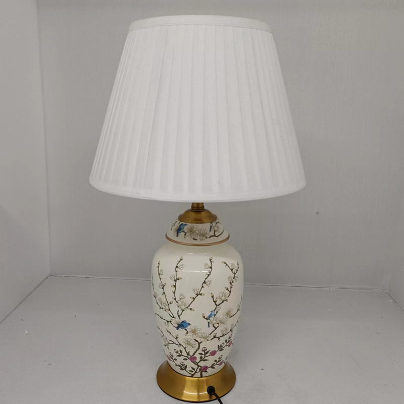 Oriental Floral Ceramic Table Lamp: Timeless Elegance for Sophisticated Interiors