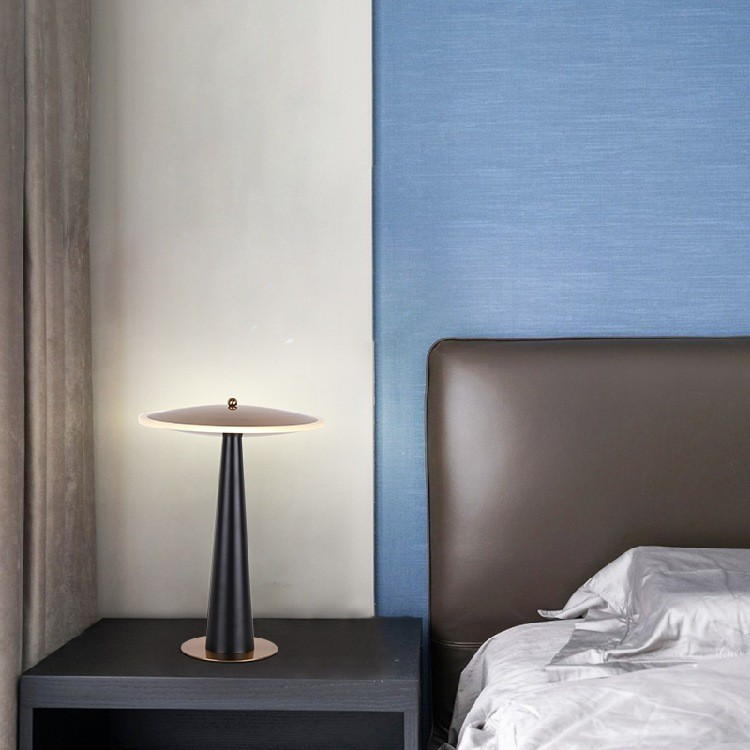 Light Luxury and Elegance: Modern Table Lamp with Aluminum and Acrylic Combination