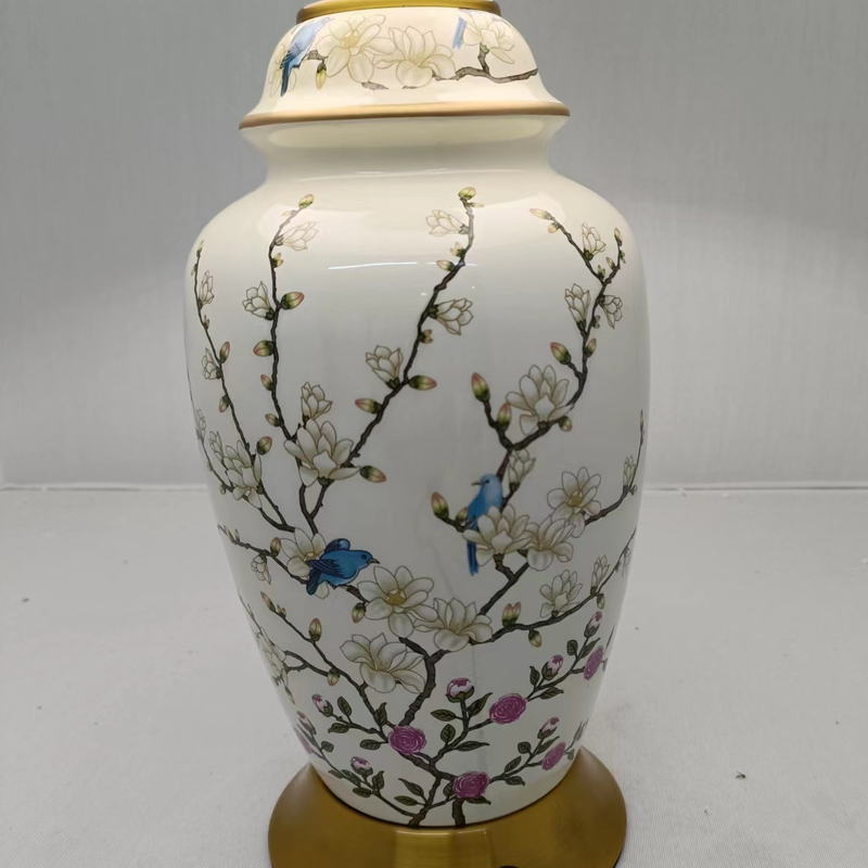 Oriental Floral Ceramic Table Lamp: Timeless Elegance for Sophisticated Interiors