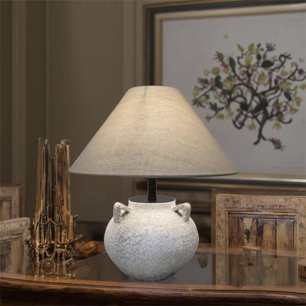 Rustic Ceramic Table Lamp: Retro Charm with Linen Shade
