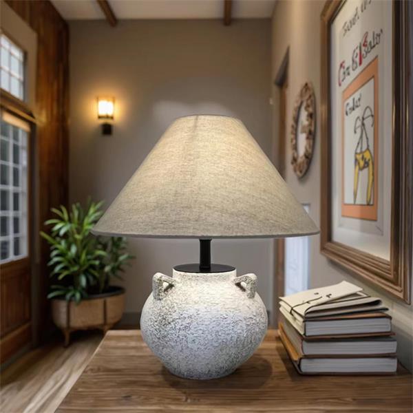Rustic Ceramic Table Lamp: Retro Charm with Linen Shade