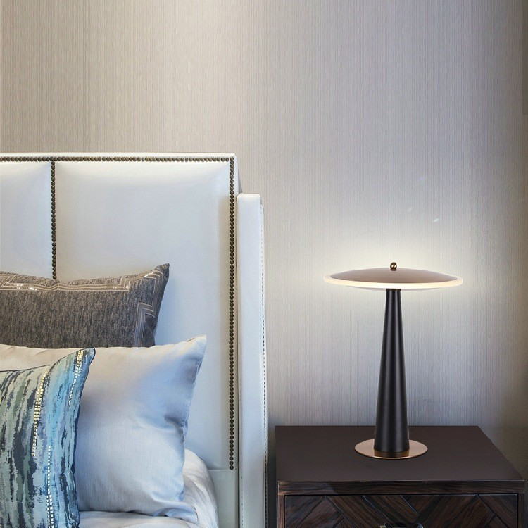 Light Luxury and Elegance: Modern Table Lamp with Aluminum and Acrylic Combination