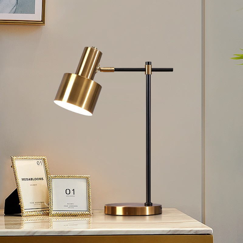 Nordic - Style Iron Table Lamp with Electroplated Finish (E27, for Study/Bedroom)