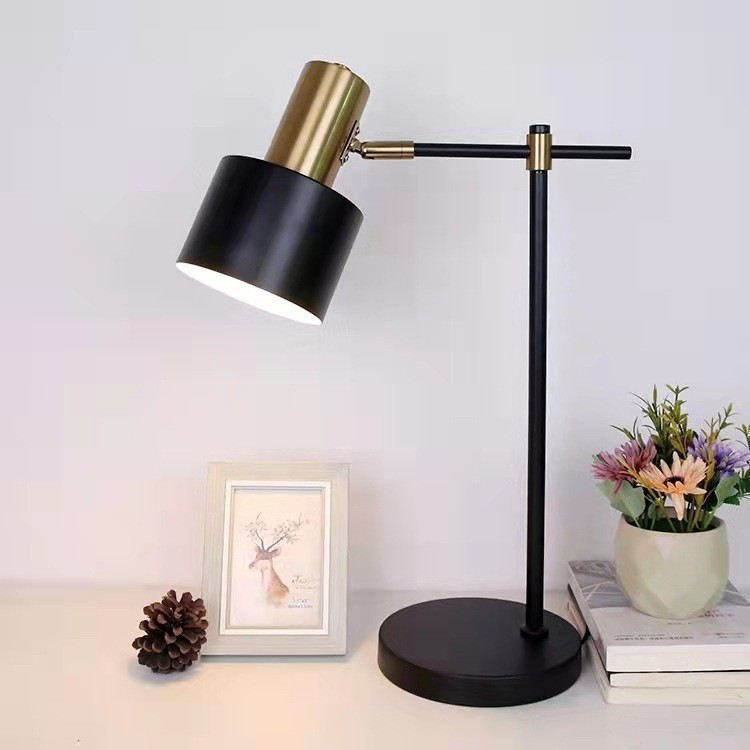 Nordic - Style Iron Table Lamp with Electroplated Finish (E27, for Study/Bedroom)