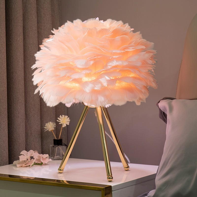 Add a Touch of Elegance with Feather Tripod Table Lamps: Perfect for Romantic and Luxurious Home Decor