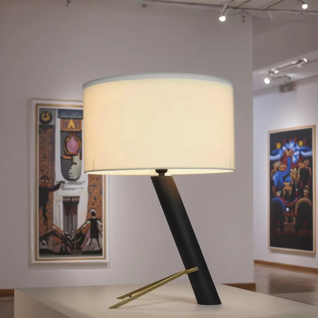 Modern Minimalist Table Lamp: Black & Gold Aesthetic for Elegant Spaces