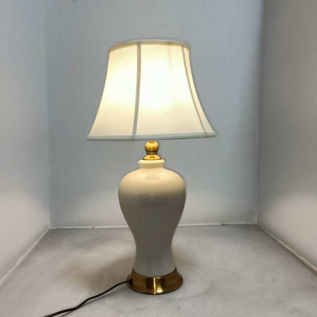 Ceramic Body Table Lamp with Linen Shade & Metal Base (330×600mm)