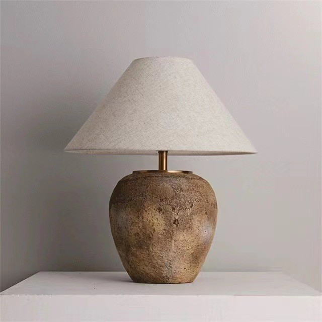 Vintage Ceramic Table Lamp with E26 Socket: Rustic Charm for Cozy Interiors