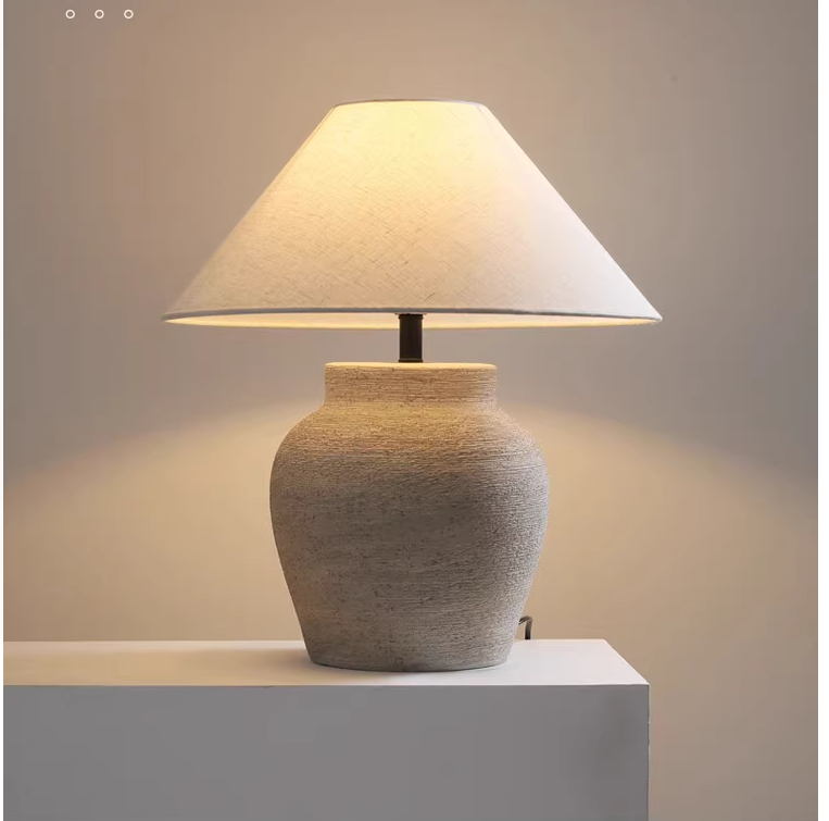 Retro Ceramic Table Lamp with Linen Shade