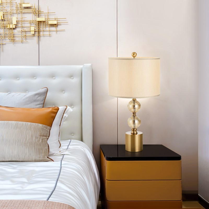Vintage - Luxe Amber Crystal Table Lamp: Timeless Elegance in Glass & Brass