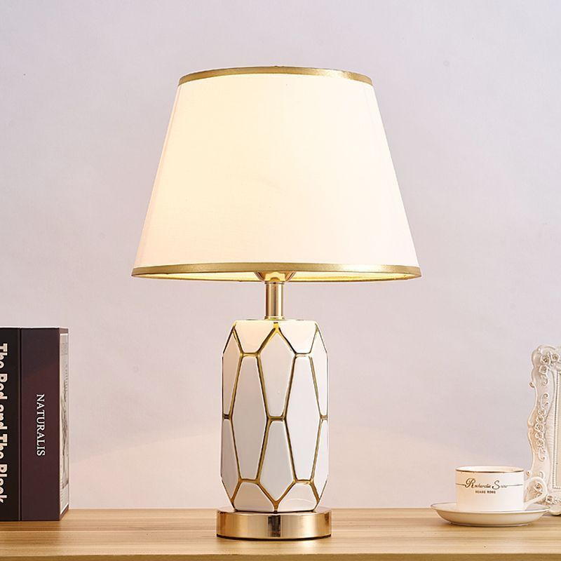 Luxury Geometric Ceramic Table Lamp: Gold - Accented Elegance for Modern Interiors