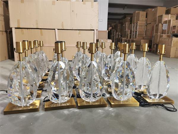 Luxe Geometric Crystal Table Lamp: Timeless Elegance with Linen Shade