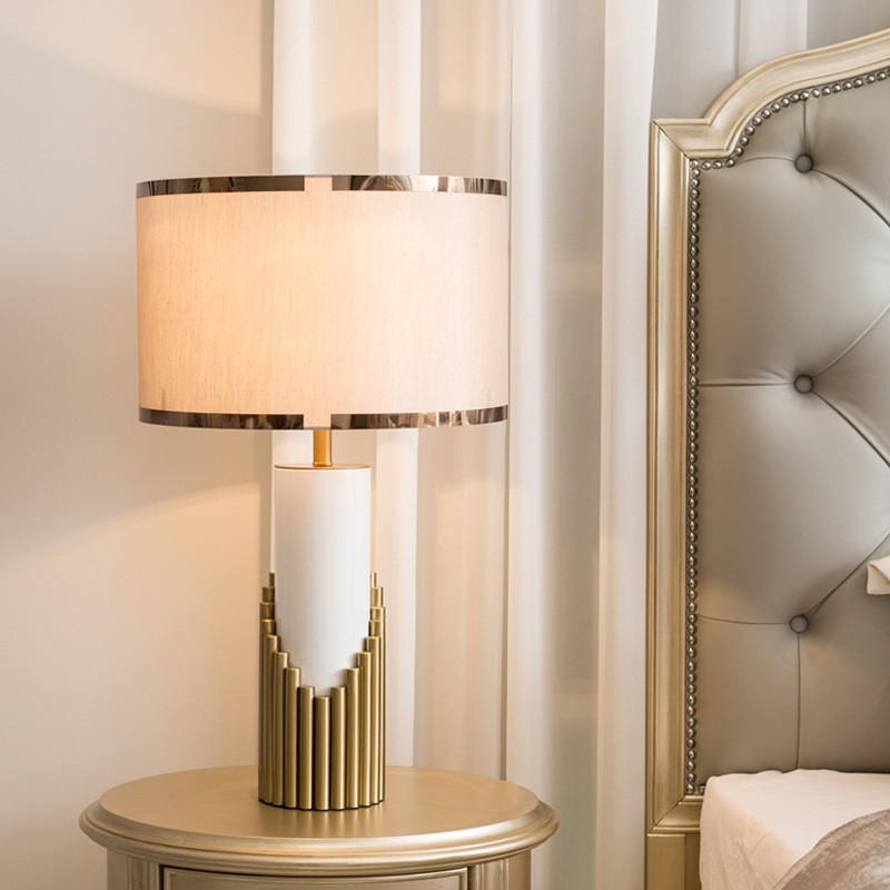 Modern Luxe Table Lamp: Metal & Linen Harmony for Elevated Interiors