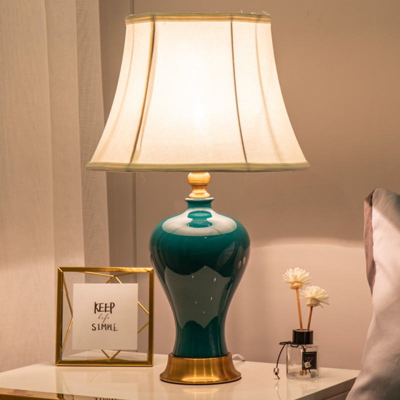 Luxury Geometric Ceramic Table Lamp: Gold - Accented Elegance for Modern Spaces