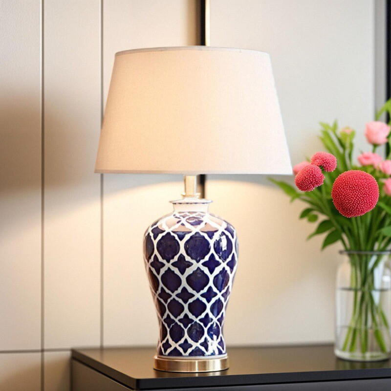 Blue & White Geometric Ceramic Table Lamp: Timeless Elegance
