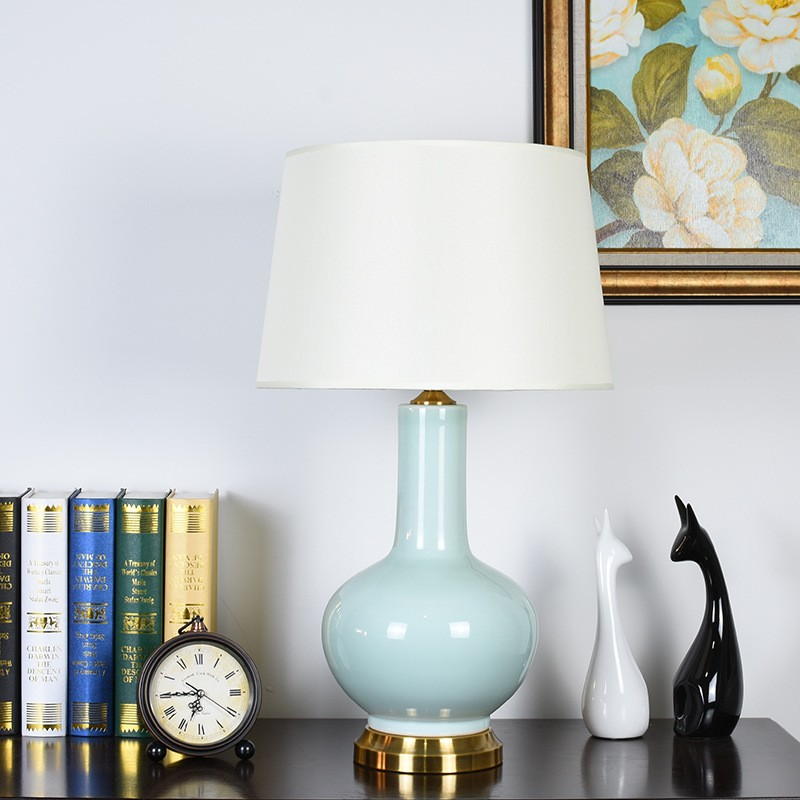 Elegant Ceramic Table Lamp: Fusion of Craftsmanship & Modern Aesthetics
