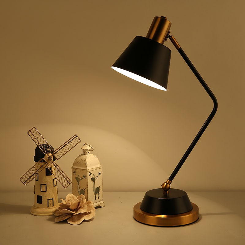 Modern Adjustable Black & Gold Desk Lamp: Flexible Lighting for Contemporary Spaces