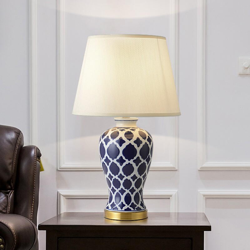 Blue & White Geometric Ceramic Table Lamp: Timeless Elegance