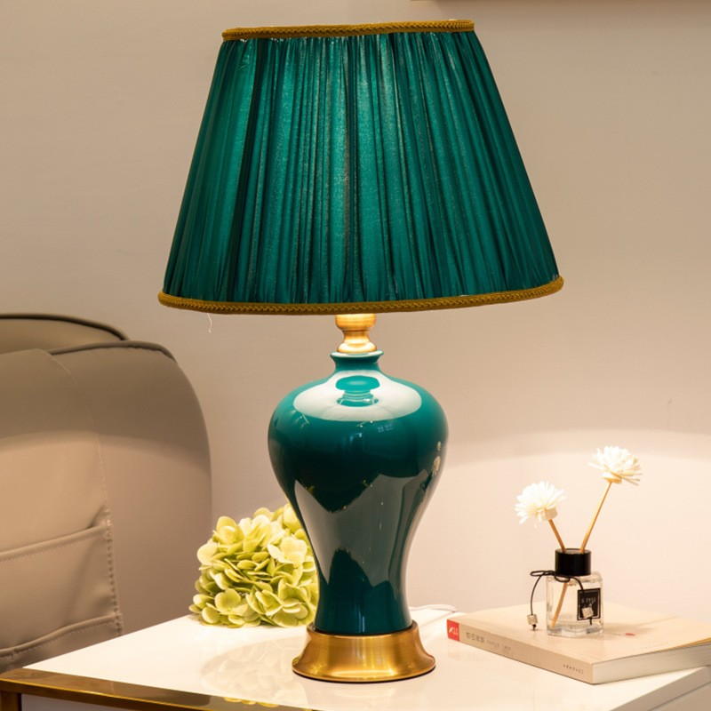 Luxury Geometric Ceramic Table Lamp: Gold - Accented Elegance for Modern Spaces