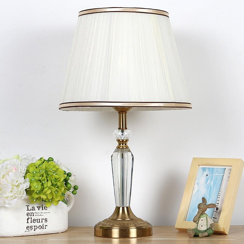Elegant Crystal Column Table Lamp: Timeless Luxury for Cozy Ambiance