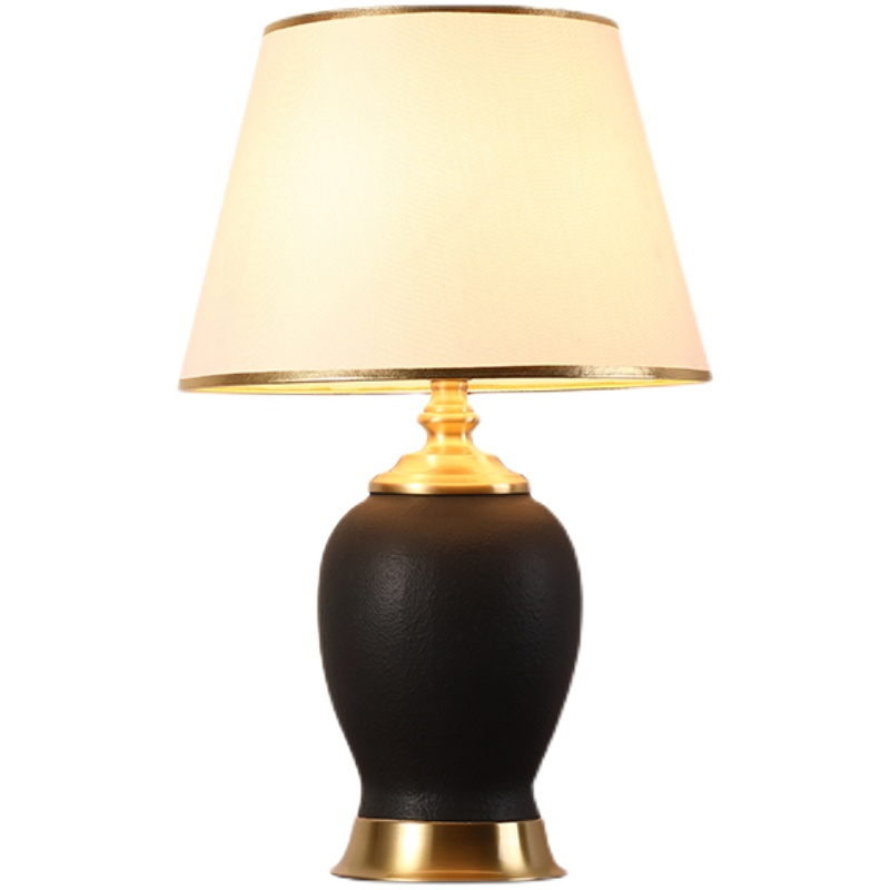 Black Ceramic & Metal Table Lamp: Timeless Elegance for Sophisticated Interiors