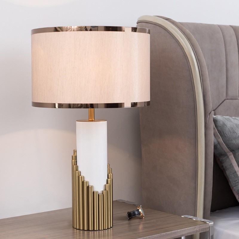 Modern Luxe Table Lamp: Metal & Linen Harmony for Elevated Interiors