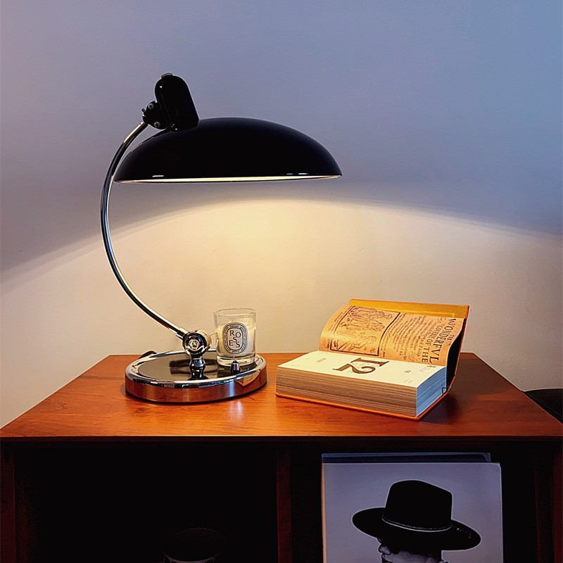 Vintage Adjustable Metal Desk Lamp – Retro Charm Meets Flexible, Durable Design