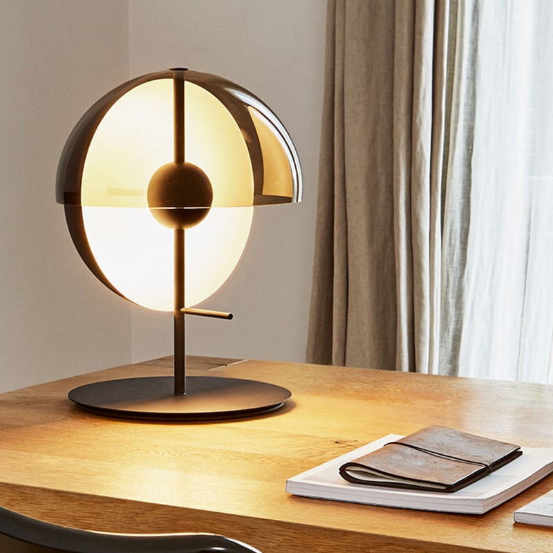 Mid - Century Modern Glass & Metal Table Lamp: Artistic Design for Sophisticated Home Spaces