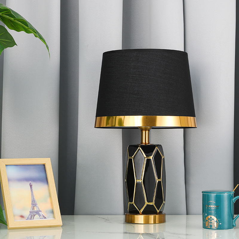 Luxury Geometric Ceramic Table Lamp: Gold - Accented Elegance for Modern Interiors