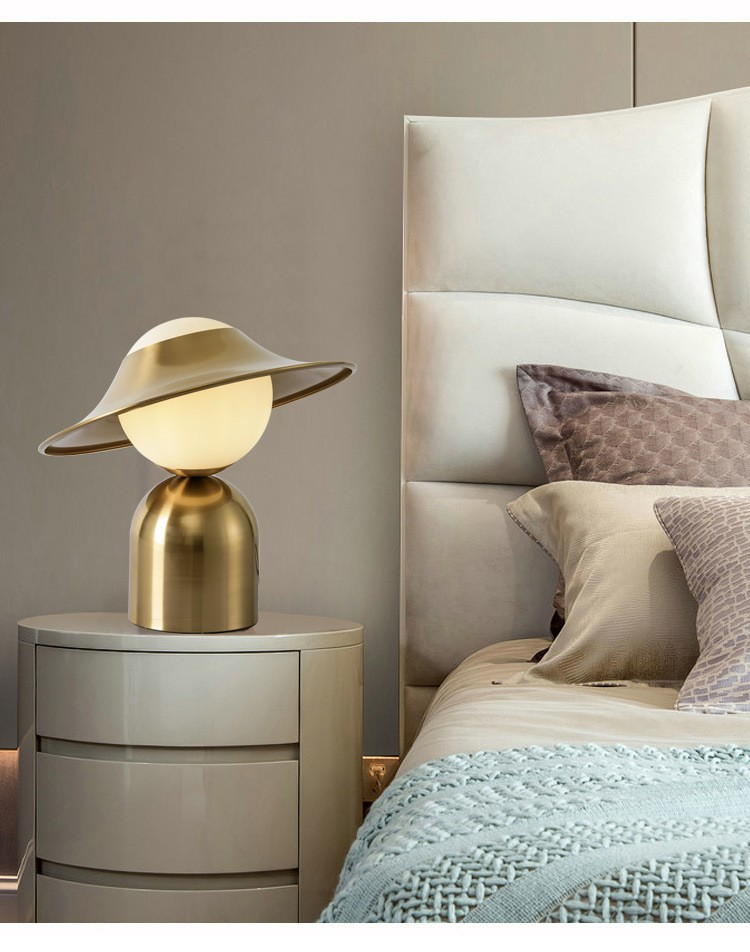 Artistic Mushroom - Shaped Table Lamp: Metal Plating & Frosted Glass Fusion