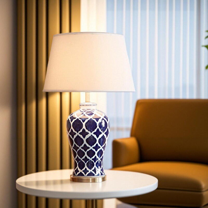 Blue & White Geometric Ceramic Table Lamp: Timeless Elegance