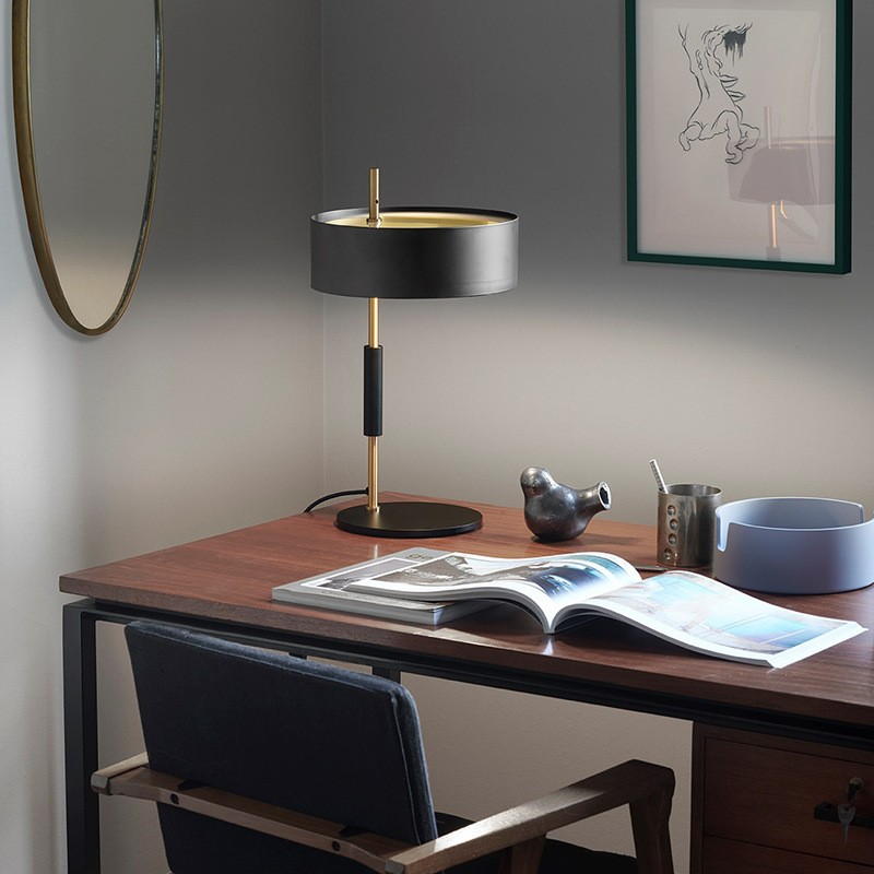 Modern Minimalist Iron Art Desk Lamp: Elevate Spaces with Gold-Toned Sophistication