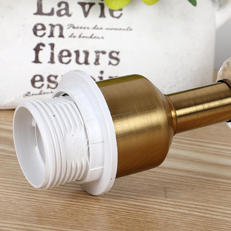 Elegant Crystal Column Table Lamp: Timeless Luxury for Cozy Ambiance