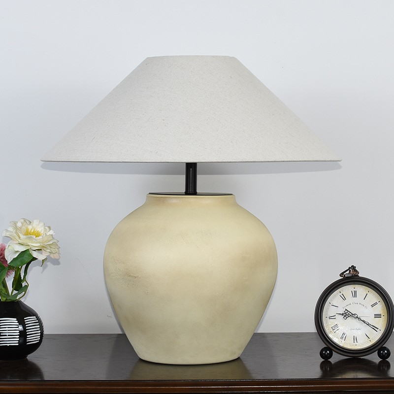 Rustic Ceramic Table Lamp: Timeless Charm for Cozy Interiors