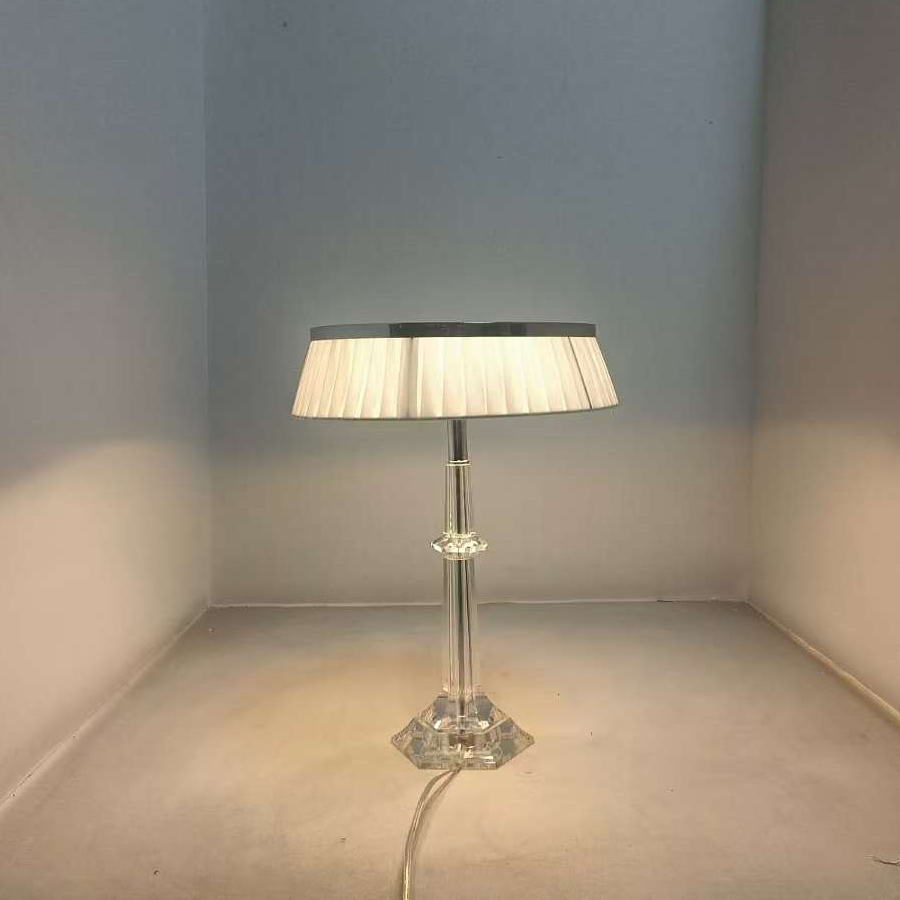 Modern Luxury Crystal Table Lamp: Elegant Illumination for Sophisticated Spaces