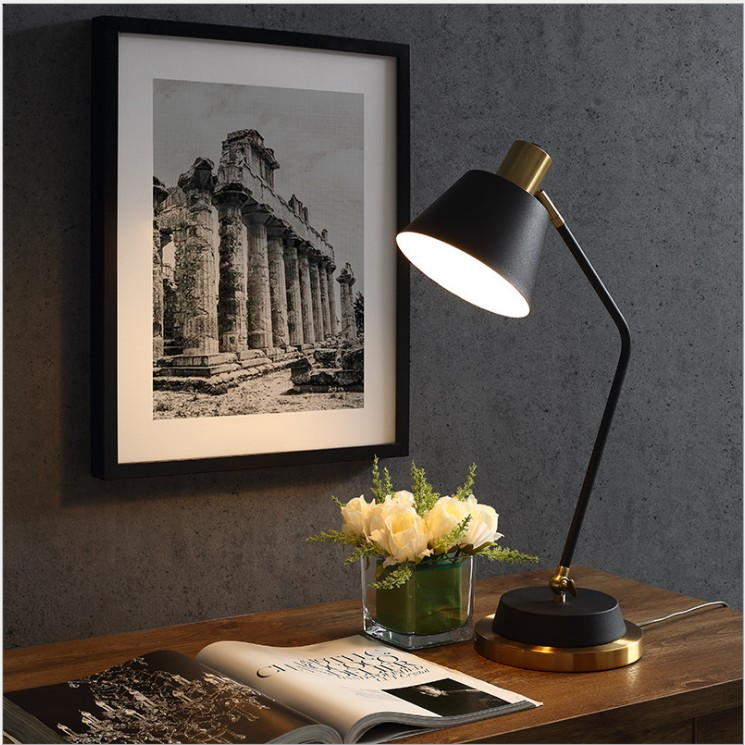 Modern Adjustable Black & Gold Desk Lamp: Flexible Lighting for Contemporary Spaces