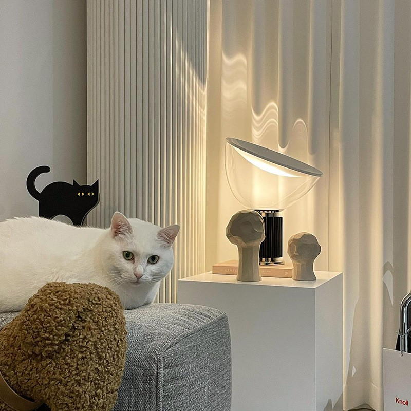 Modern Industrial Glass & Aluminum Table Lamp: Sculptural GU10 Illumination for Contemporary Spaces