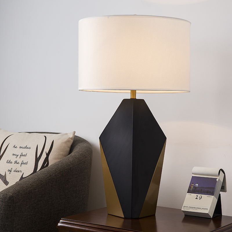 Modern Geometric Table Lamp: Elevate Small Spaces with Artistic Elegance