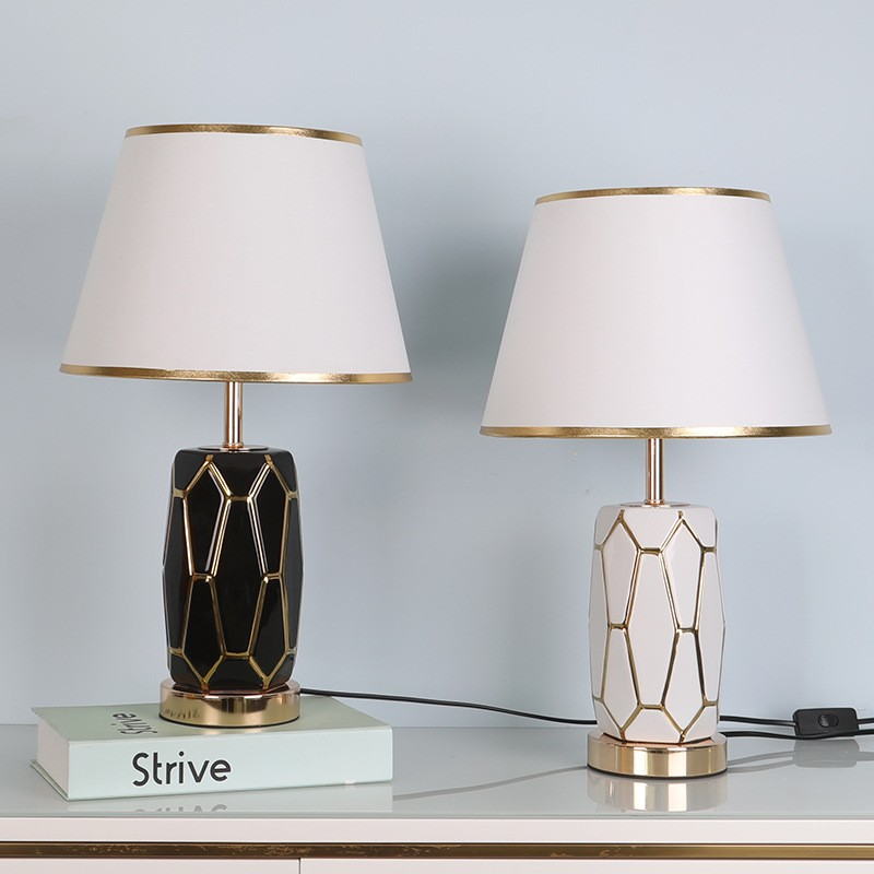 Luxury Geometric Ceramic Table Lamp: Gold - Accented Elegance for Modern Interiors