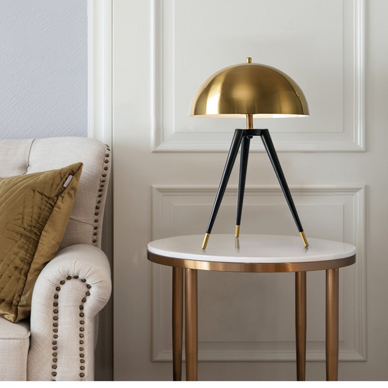 Industrial - Chic Metal Tripod Table Lamp: Black - Gold Aesthetic for Stylish Spaces