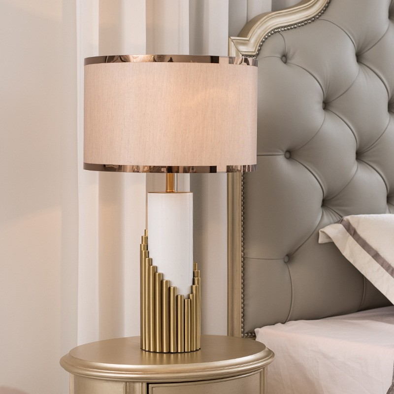 Modern Luxe Table Lamp: Metal & Linen Harmony for Elevated Interiors